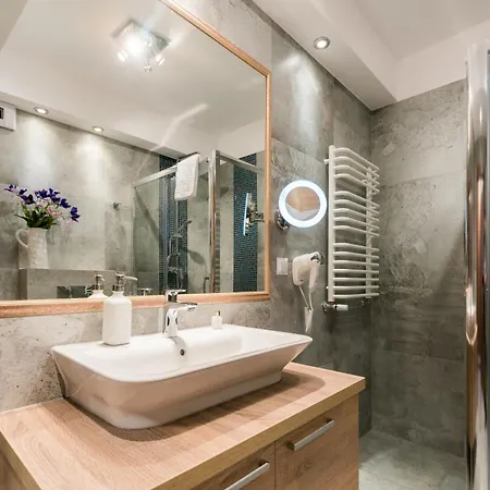 Inqse Centre Ξενοδοχείο με διαμερίσματα 4*