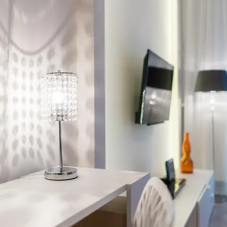 Ξενοδοχείο με διαμερίσματα Inqse Centre 4*